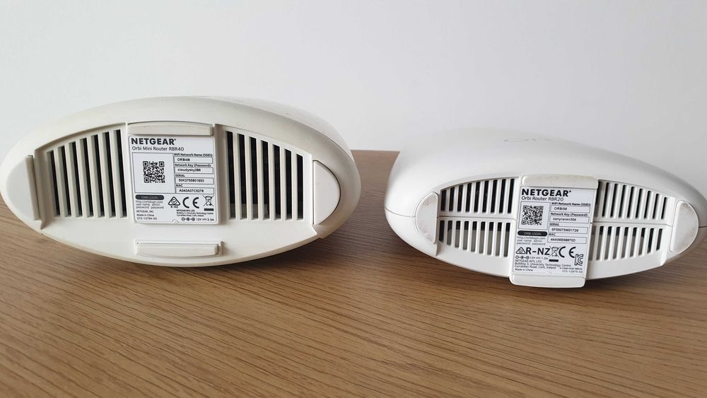System Mesh Router Netgear Orbi RBS40 + satelita Netgear Orbi RBR20