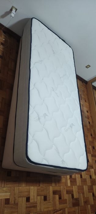 Conjunto cama e colchão