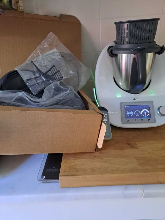 Bimby TM5 usada, com lâmina, varoma e borboleta novos. Oferta Cook-key