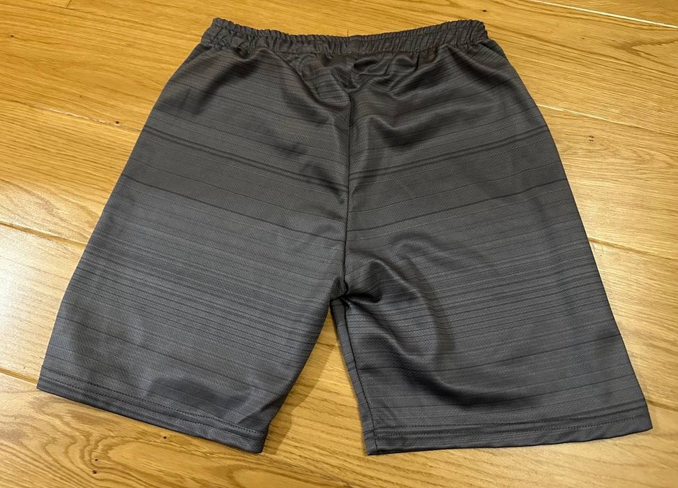 Сірі тренувальні шорти Nike 14-17 років