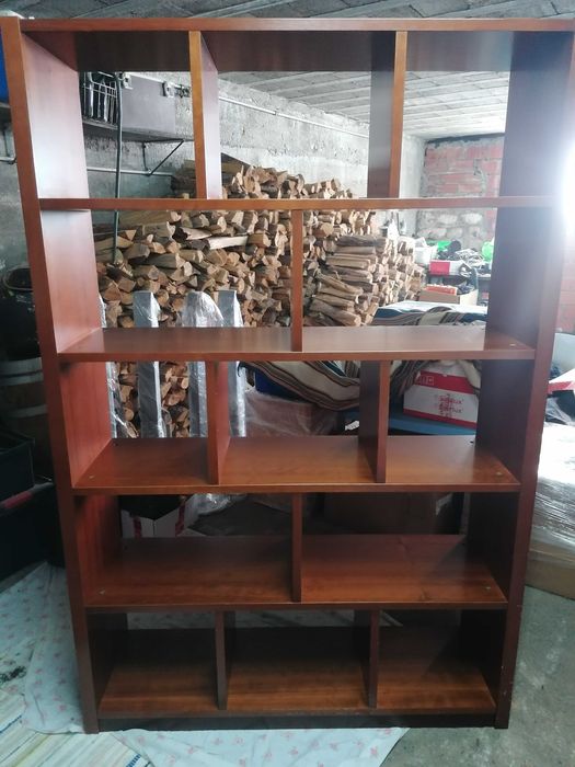Estante em madeira maciça