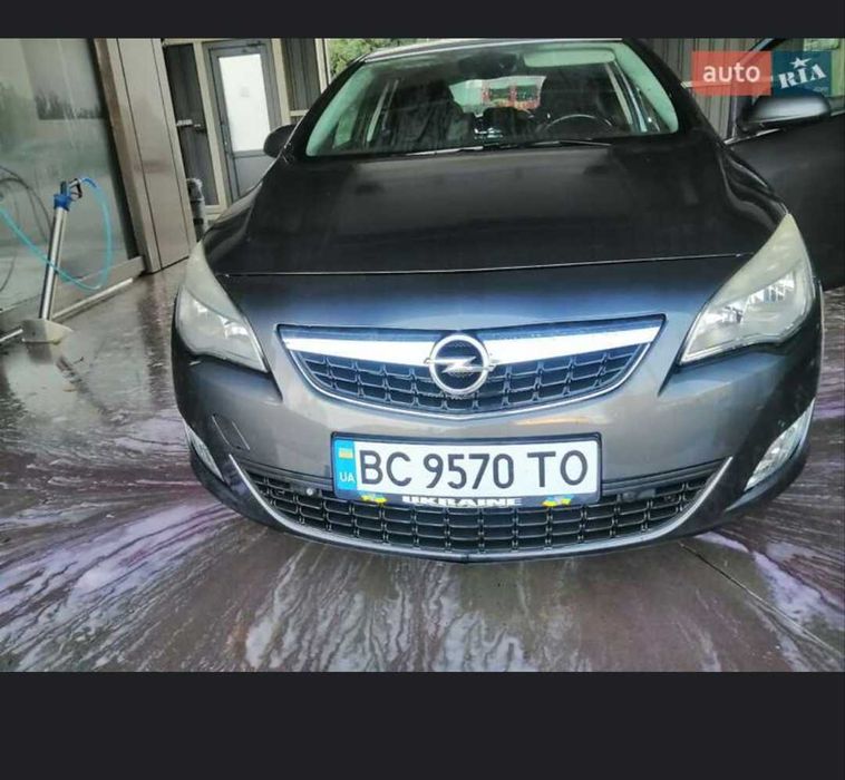 Opel astra 2010 року