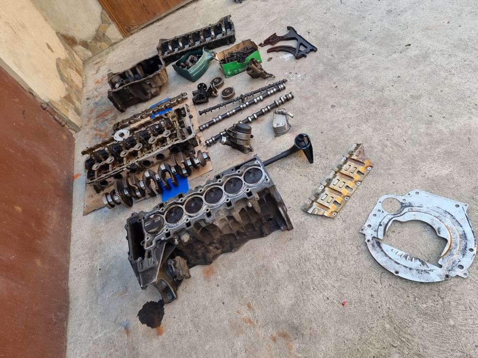 Розбирається Мотор БМВ 2.5 бензин N52B25 Двигатель Двигун BMW головка