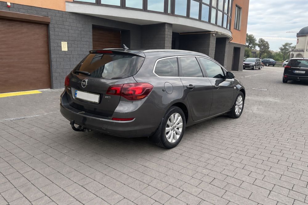 Продам Opel Astra J