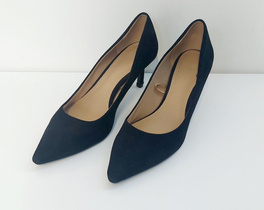 High-heel shoe