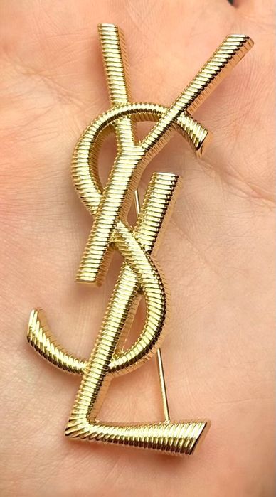 Broszka YSL złota metaliczna 6,7 cm