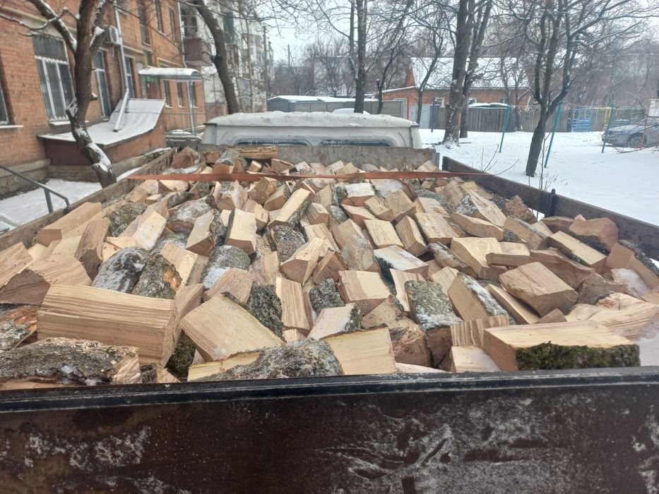 Дрова дуб та ясен твердих порід укладені з доставкою  додому