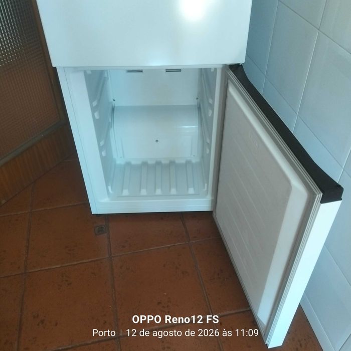 Frigorífico Hisense combinado no frost
