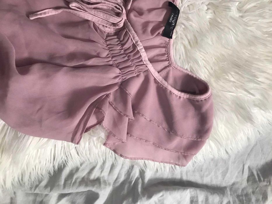 Blusa na cor "rosa velho" com folhos