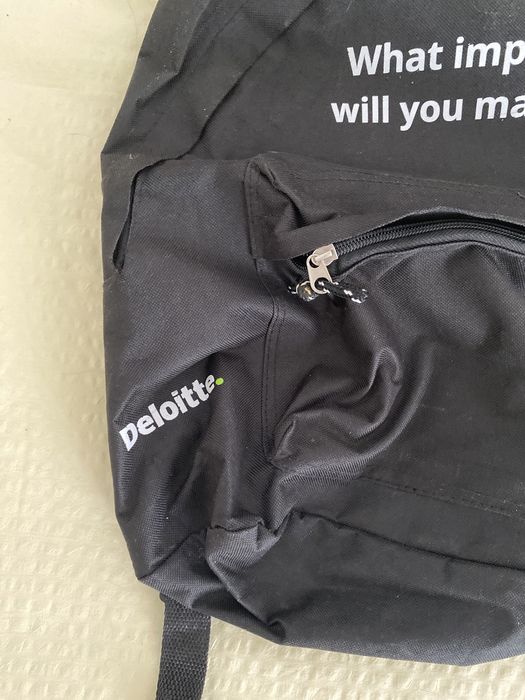 Mochila promocional Deloitte