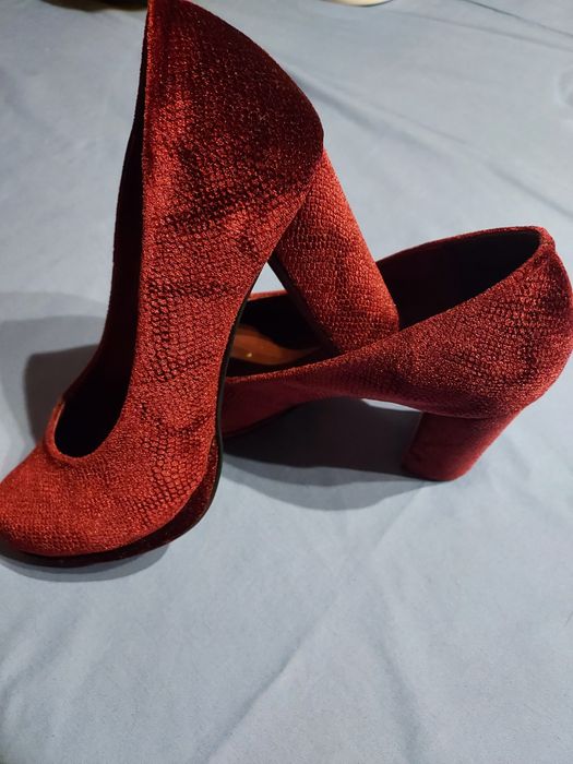 Sapatos de veludo usados