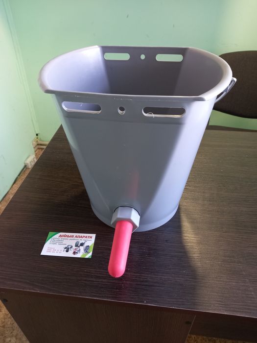 Бутилки для випойки телят, відра для випойки телят