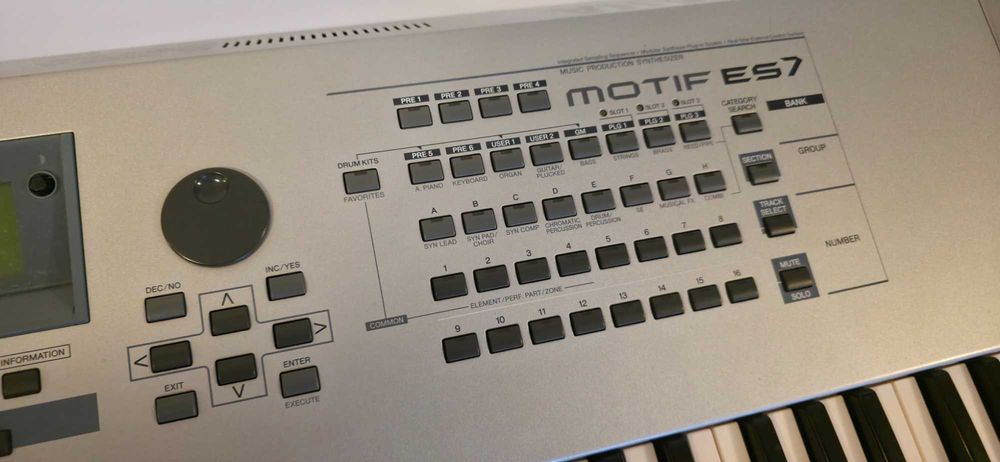 Yamaha Motif ES7 + Flight Case