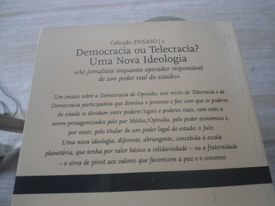 Democracia ou Telecracia? Uma Nova Ideologia por José Mª R. da Silva
