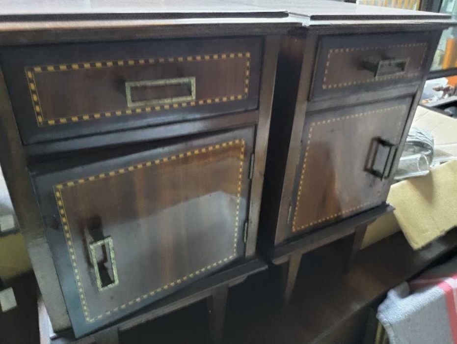 Par de mesinhas de cabeceira D. Maria com detalhes em marchetaria