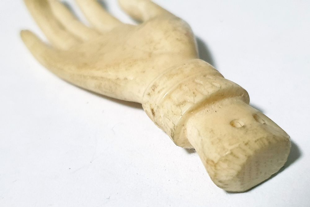 preciosas antigas mãos esculpidas - arranhadores de perucas