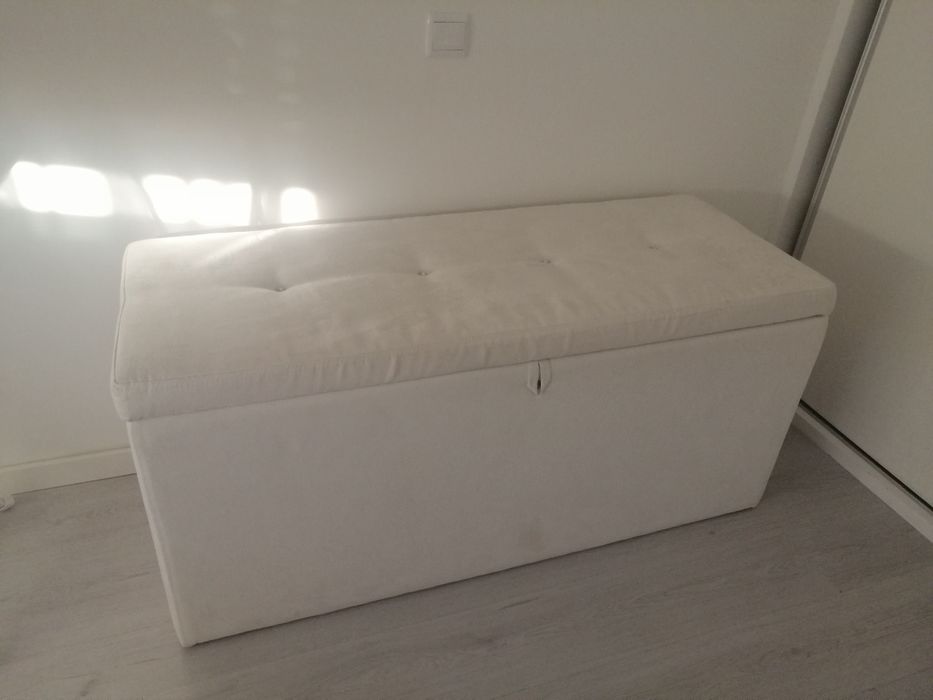 Baú em pele de pêssego como novo