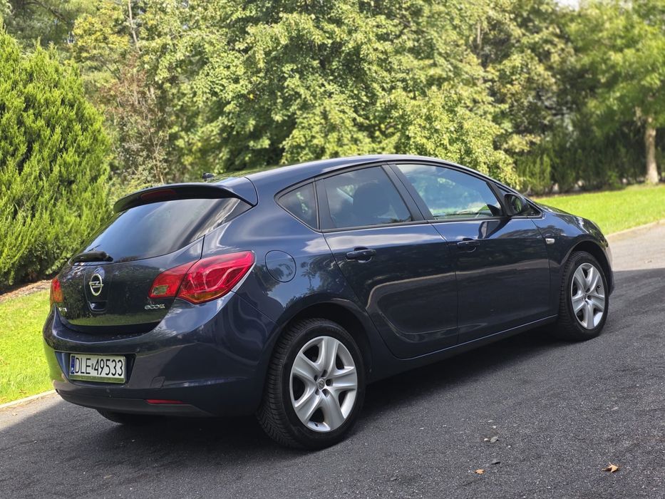 Opel Astra 2011r 1.4 benzyna 100 KM