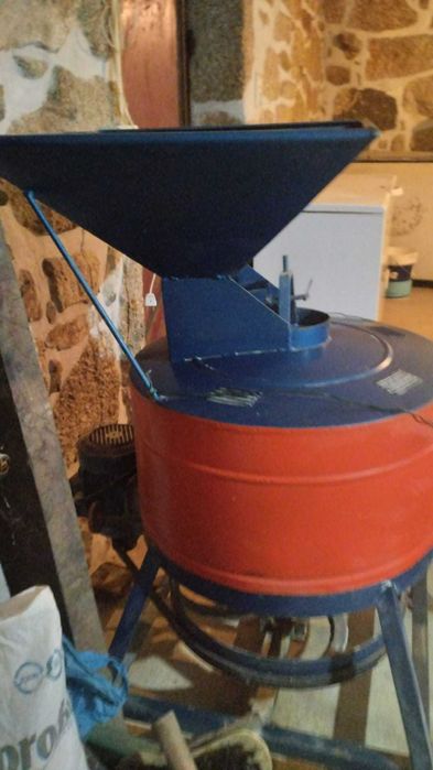 Moinho de cereais elétrico