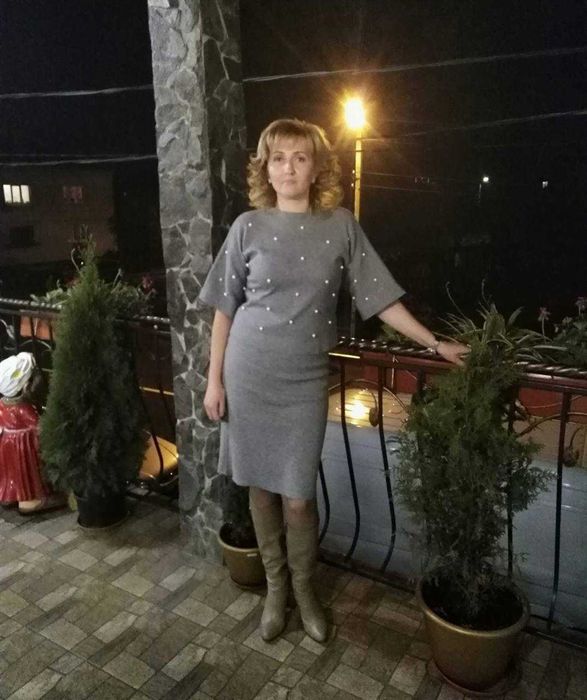 Сірий костюм з перлинками. Спідниця + кофта. Хороша якість.