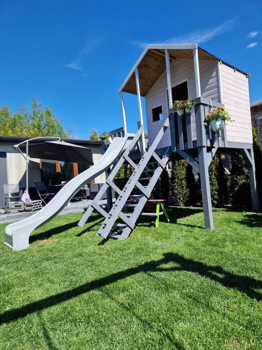 Ogrodowy drewniany domek