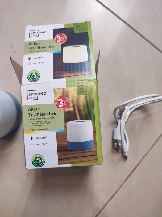 Akumulatorowa lampka stołowa