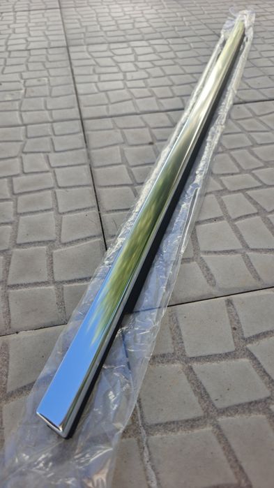 Friso  de Vedação / Raspador de Vidro - Mercedes (Peça Original e NOVA)