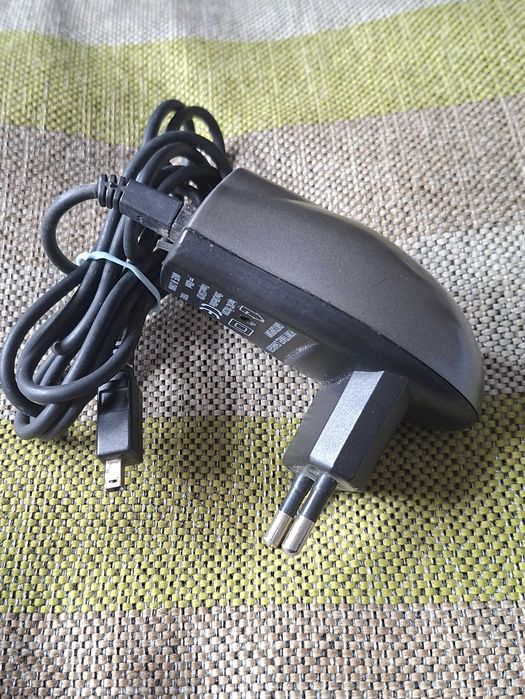 Carregador antigo Powy Travel GW/TCH para telemóvel