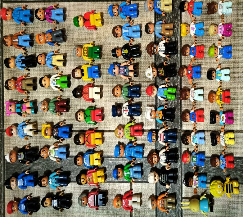 Lego фигурки,пираты,человечки.Трещетки.Три кота