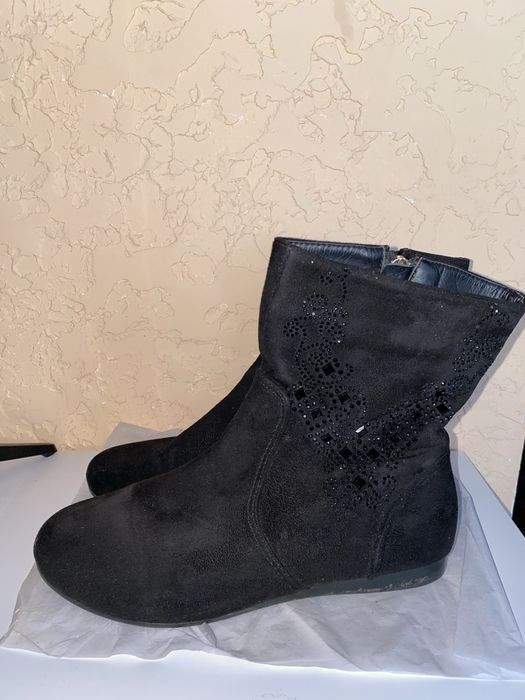 Черевики жіночі.