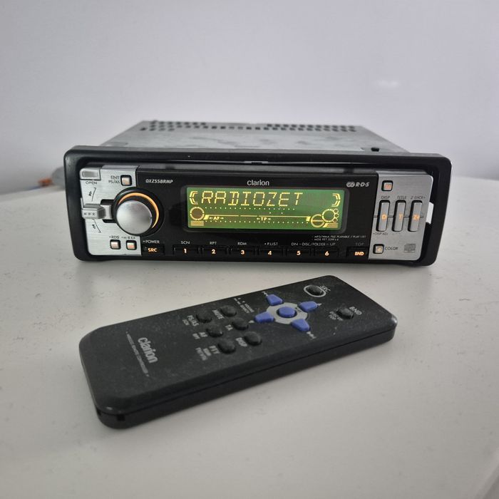 Radio Clarion dxz558rmp + pilot