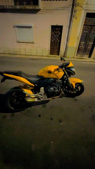 Honda hornet.