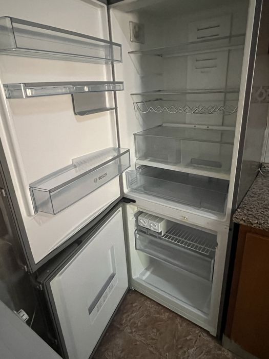 Frigorífico Combinado Bosch No Frost Inox – cerca de 70 cm – Bom estado