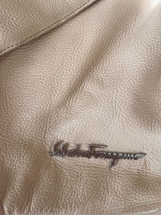 большая сумка salvatore ferragamo женская розовая кожаная нюд светлая
