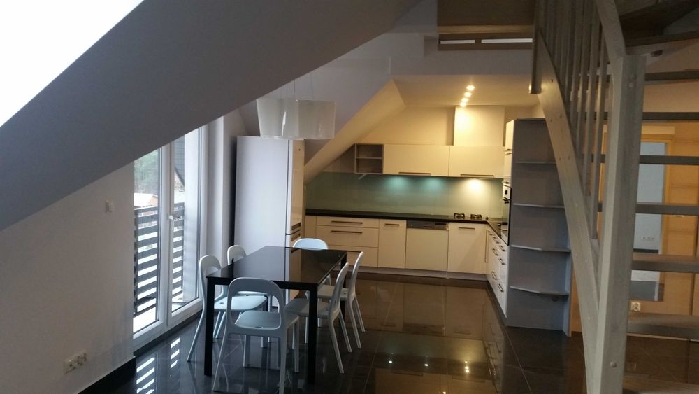 Wynajmę mieszkanie 80m2+40m2 antresola  2xpokój salon balkon  od zaraz