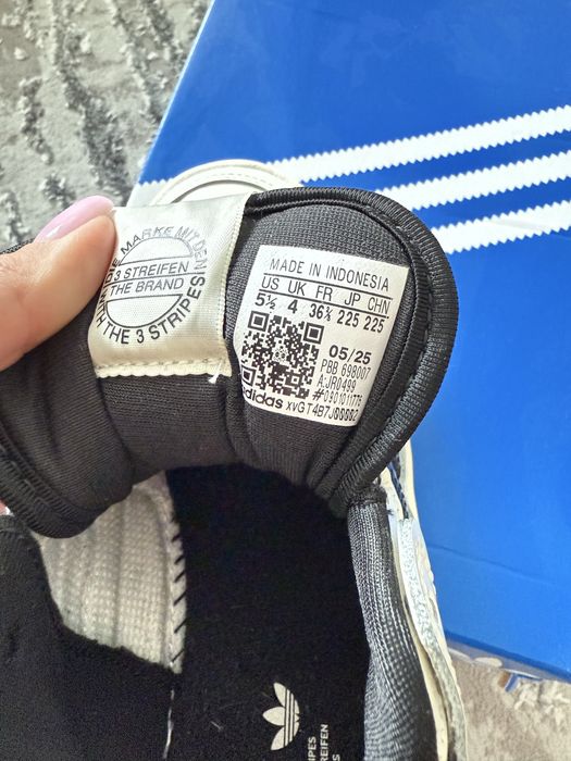 Кросівки adidas оригінал стан нових 36.5