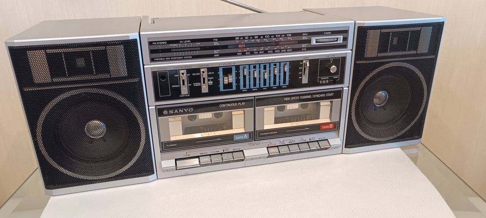 Sanyo C-35 требует ремонта.