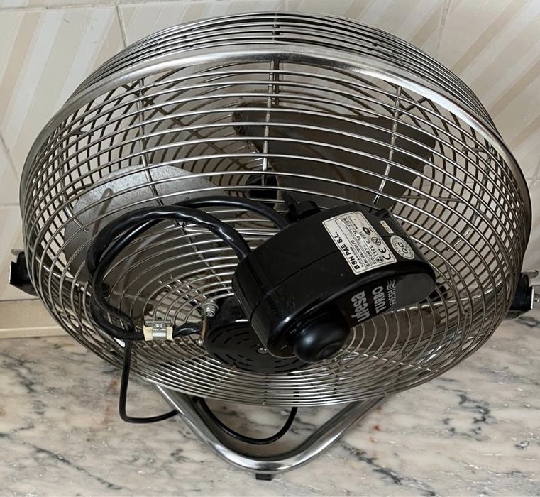 Ventoinha de Chão UFESA Turbo Fresh - Como Nova