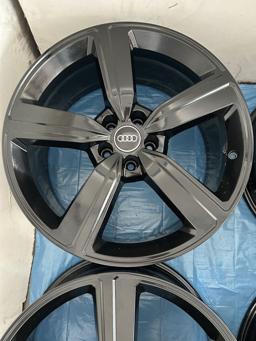 326 Felgi Aluminiowe Oryginał AUDI R 20 5x112 otwór 66 B Ładne Czarne