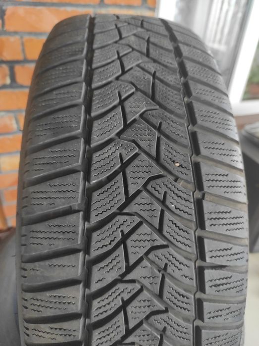 Шины зима 205/60R16.