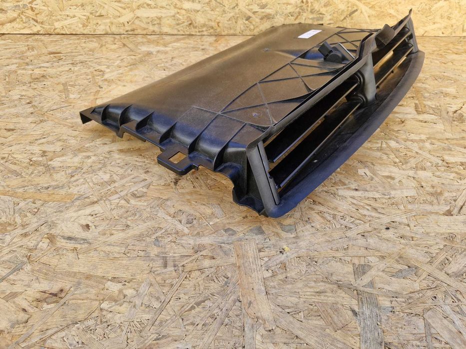 Tesla 3 wlot/kierownica powietrza 107673200h