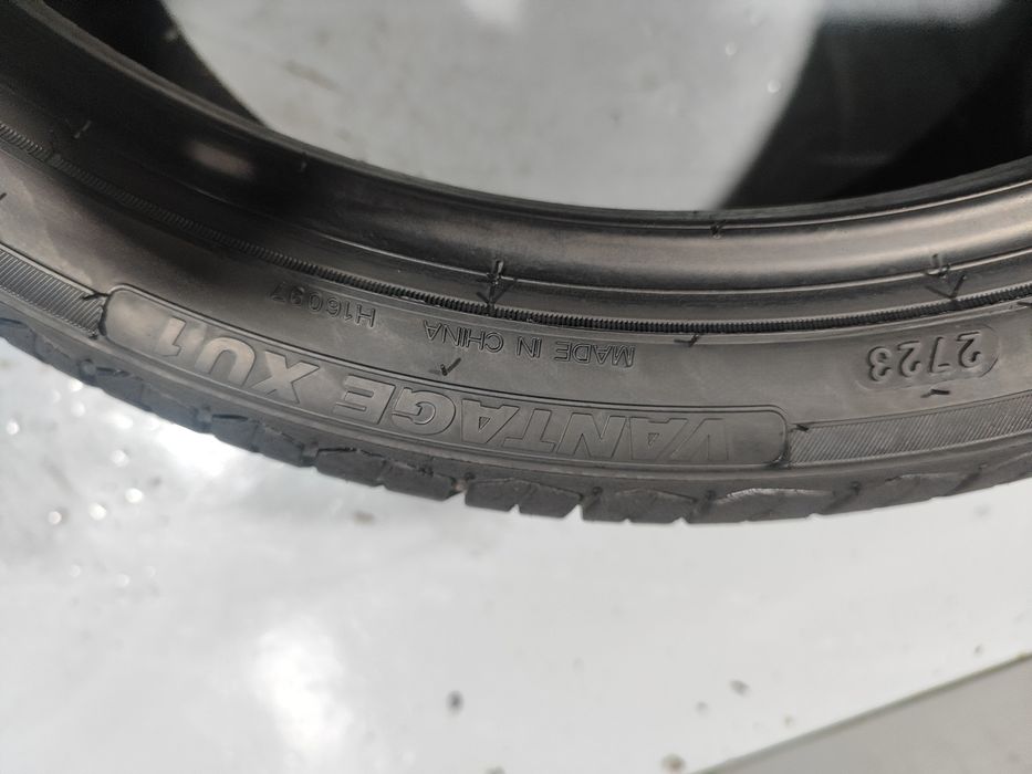 2 pneus semi novos 235-35R19 Hilo - Oferta dos Portes