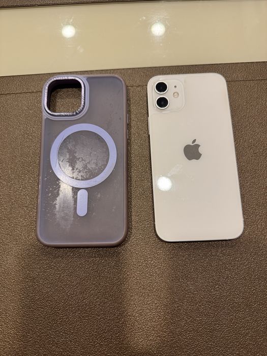 Телефон iPhone 12 б/у