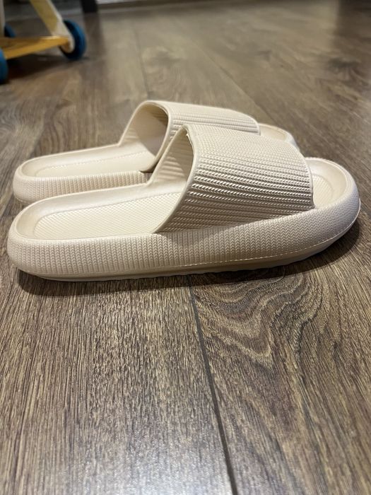 Шльопанці жіночі