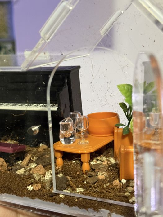 Terrarium 20x15x10 domek z meblami wystrojem dla ptasznika dla lalek