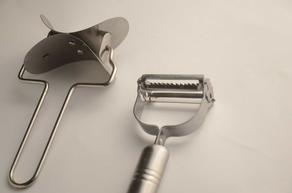 Кухонне приладдя прихватка силіконова, овочечистки, ролик на вареники