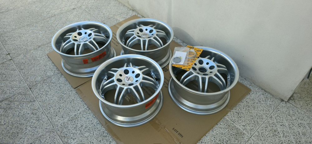 Jantes Momo Racer 4×108 de 15" Novas
