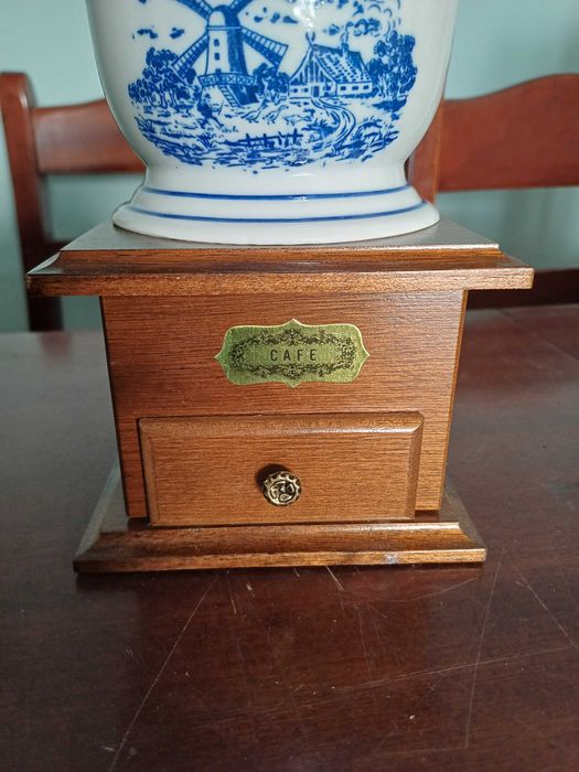 Moinho de Café Manual Retro