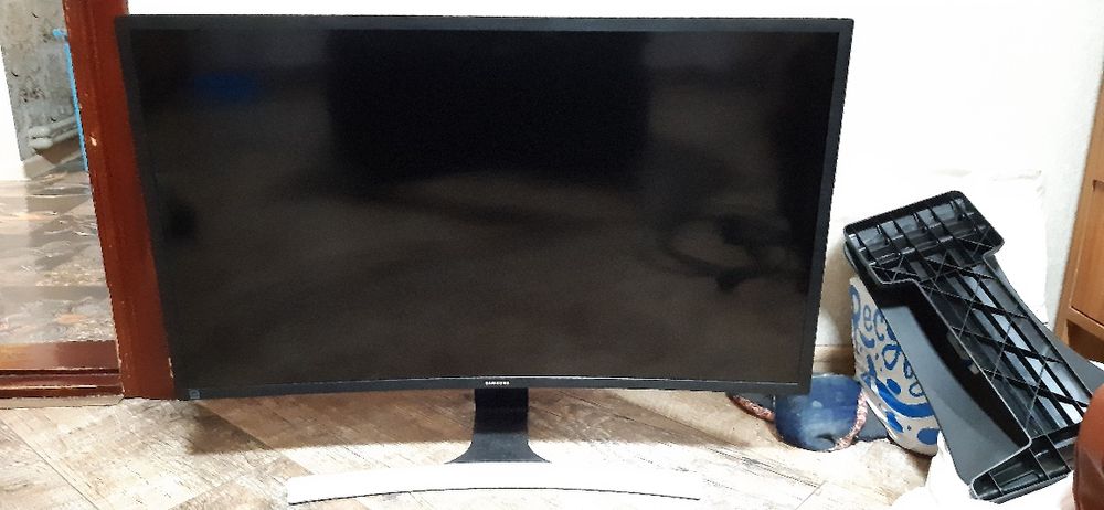 Samsung 32"  монитор (Изогнутий)