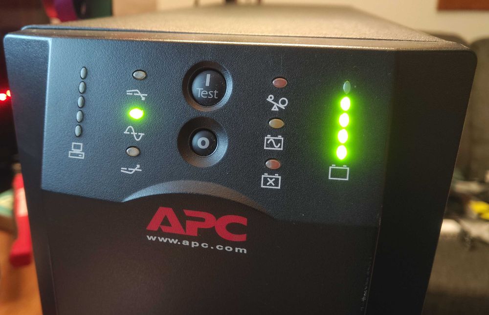APC Smart-UPS 1500503587150895534082